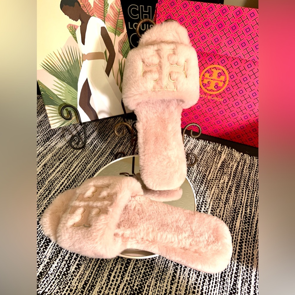 Tory Burch Genuine Shearling Double-T Sport Slide Sandals in Shell Pink